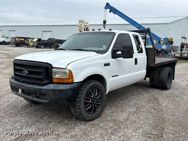 image for item FH7048 2000 Ford F350 Super Duty Ext. Cab flatbed pickup truck