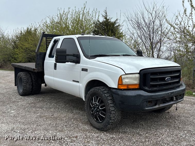 image for item FH7048 2000 Ford F350 Super Duty Ext. Cab flatbed pickup truck
