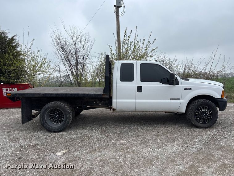 image for item FH7048 2000 Ford F350 Super Duty Ext. Cab flatbed pickup truck