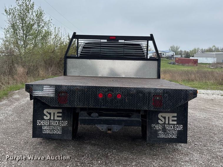 image for item FH7048 2000 Ford F350 Super Duty Ext. Cab flatbed pickup truck