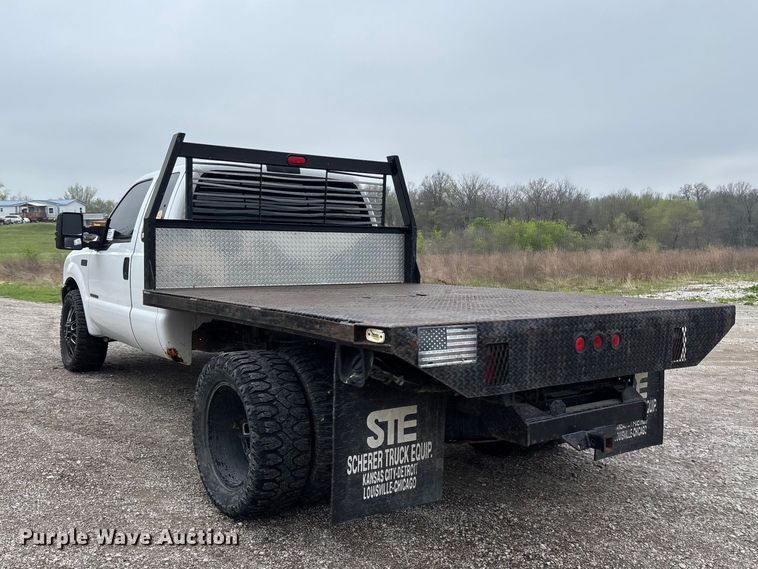 image for item FH7048 2000 Ford F350 Super Duty Ext. Cab flatbed pickup truck