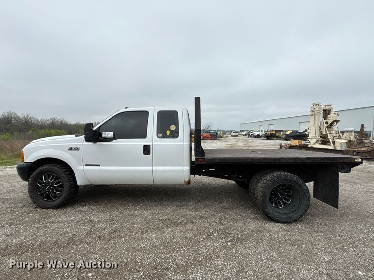 image for item FH7048 2000 Ford F350 Super Duty Ext. Cab flatbed pickup truck