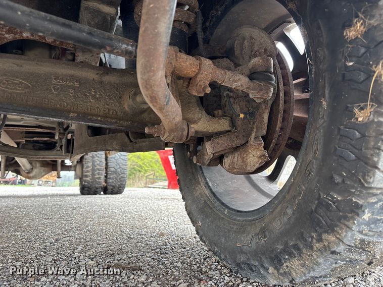 image for item FH7048 2000 Ford F350 Super Duty Ext. Cab flatbed pickup truck