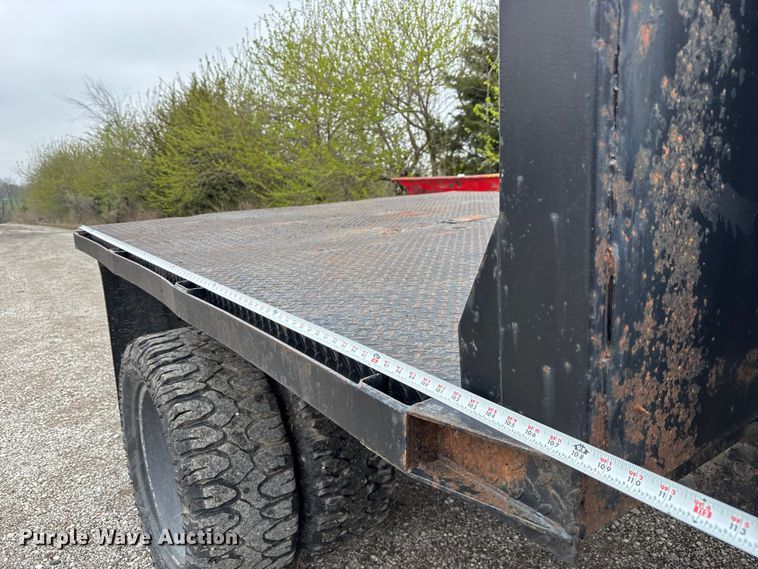 image for item FH7048 2000 Ford F350 Super Duty Ext. Cab flatbed pickup truck
