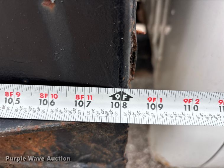 image for item FH7048 2000 Ford F350 Super Duty Ext. Cab flatbed pickup truck