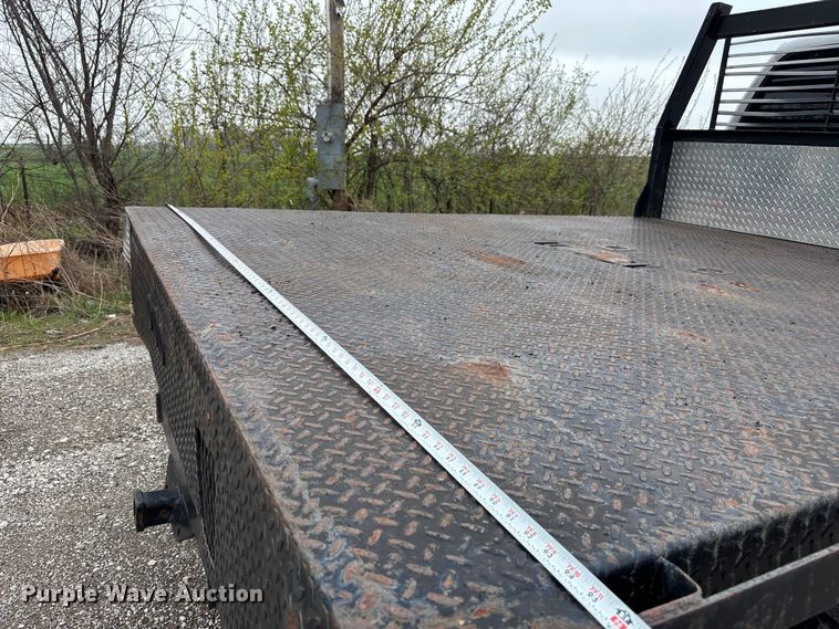 image for item FH7048 2000 Ford F350 Super Duty Ext. Cab flatbed pickup truck