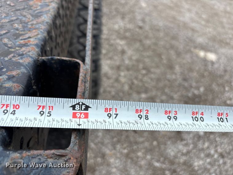 image for item FH7048 2000 Ford F350 Super Duty Ext. Cab flatbed pickup truck