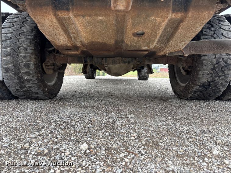 image for item FH7048 2000 Ford F350 Super Duty Ext. Cab flatbed pickup truck