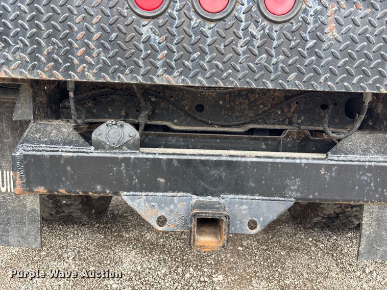 image for item FH7048 2000 Ford F350 Super Duty Ext. Cab flatbed pickup truck