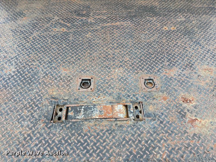 image for item FH7048 2000 Ford F350 Super Duty Ext. Cab flatbed pickup truck