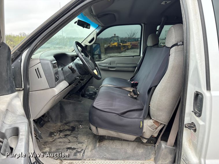 image for item FH7048 2000 Ford F350 Super Duty Ext. Cab flatbed pickup truck