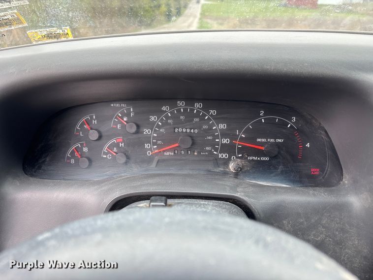 image for item FH7048 2000 Ford F350 Super Duty Ext. Cab flatbed pickup truck