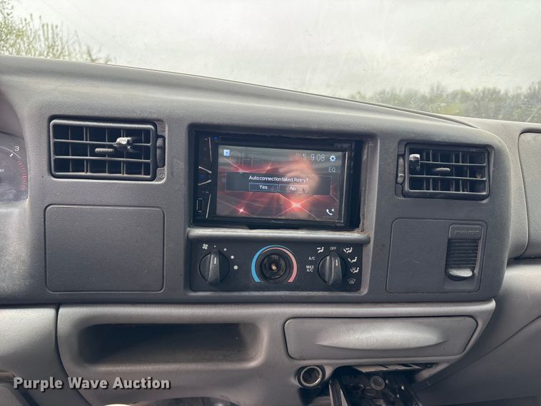 image for item FH7048 2000 Ford F350 Super Duty Ext. Cab flatbed pickup truck