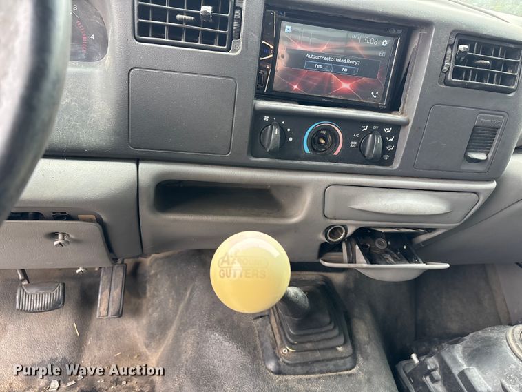 image for item FH7048 2000 Ford F350 Super Duty Ext. Cab flatbed pickup truck