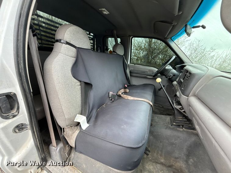 image for item FH7048 2000 Ford F350 Super Duty Ext. Cab flatbed pickup truck