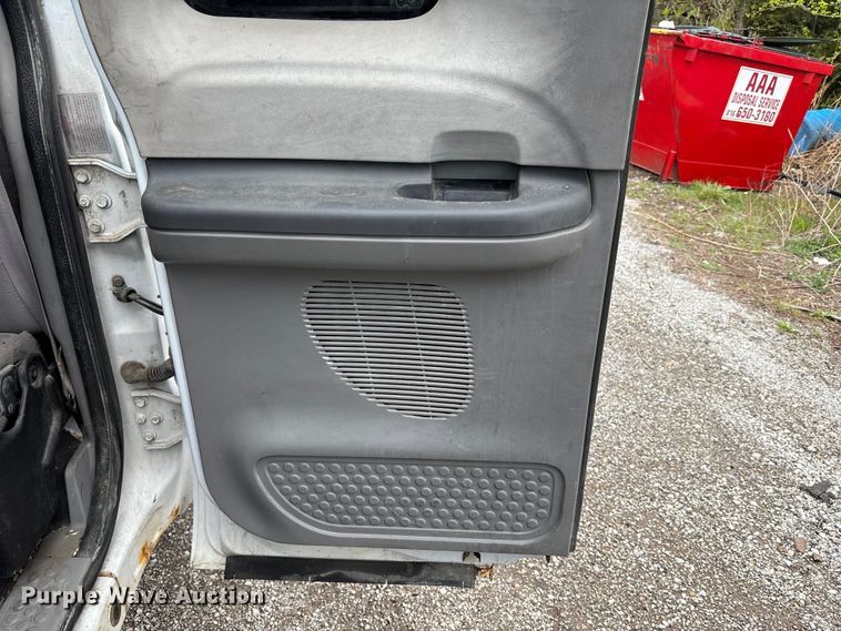 image for item FH7048 2000 Ford F350 Super Duty Ext. Cab flatbed pickup truck