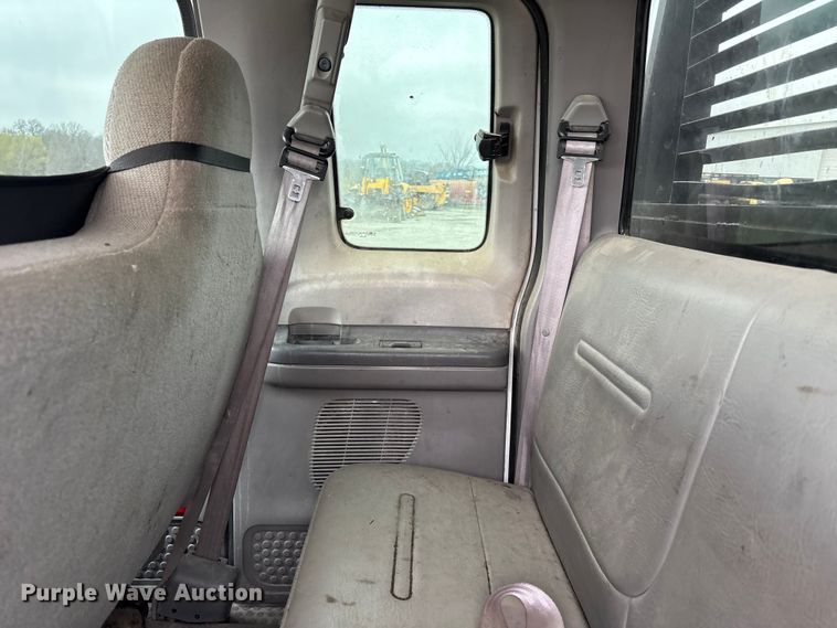 image for item FH7048 2000 Ford F350 Super Duty Ext. Cab flatbed pickup truck