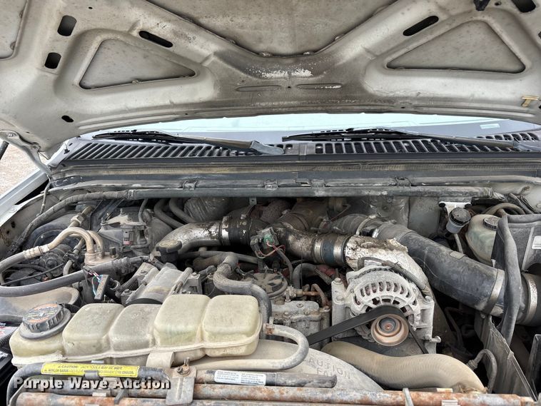 image for item FH7048 2000 Ford F350 Super Duty Ext. Cab flatbed pickup truck