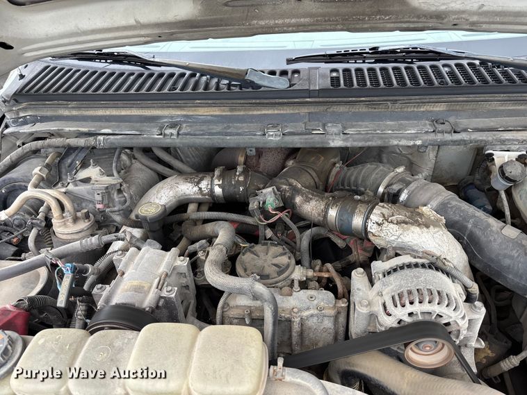 image for item FH7048 2000 Ford F350 Super Duty Ext. Cab flatbed pickup truck