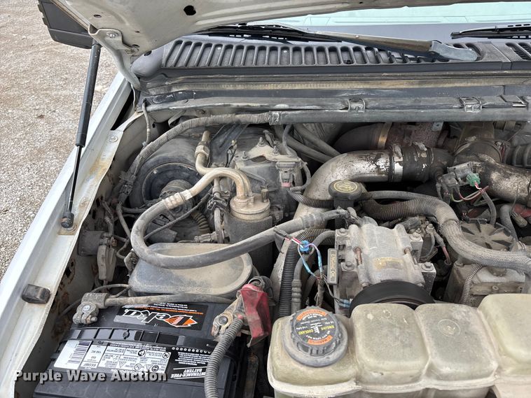 image for item FH7048 2000 Ford F350 Super Duty Ext. Cab flatbed pickup truck