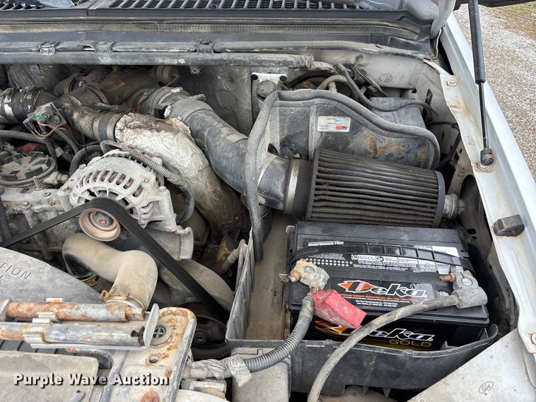 image for item FH7048 2000 Ford F350 Super Duty Ext. Cab flatbed pickup truck