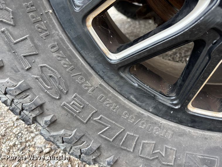 image for item FH7048 2000 Ford F350 Super Duty Ext. Cab flatbed pickup truck