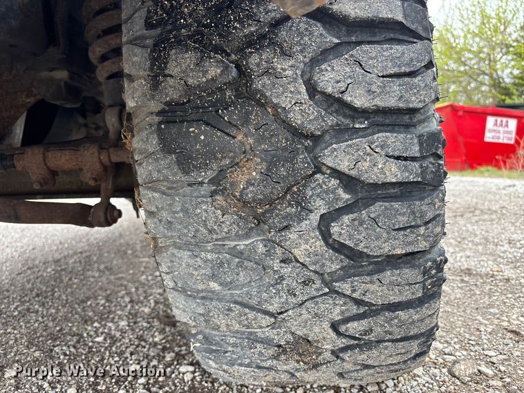 image for item FH7048 2000 Ford F350 Super Duty Ext. Cab flatbed pickup truck