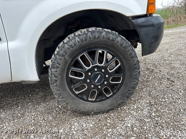 image for item FH7048 2000 Ford F350 Super Duty Ext. Cab flatbed pickup truck