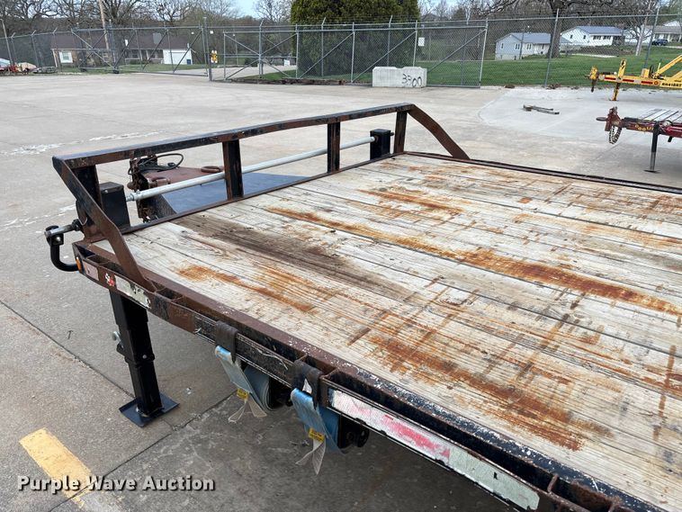 image for item FI1665 2000 Loadmaster equipment trailer