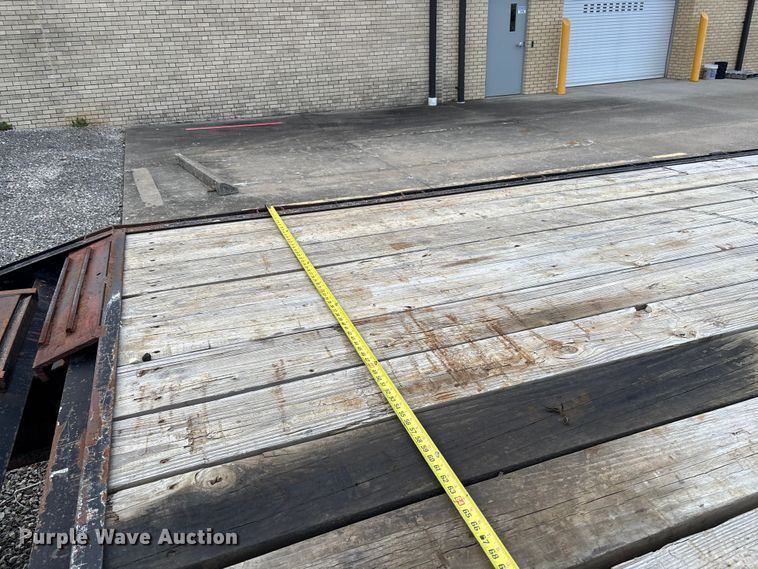 image for item FI1665 2000 Loadmaster equipment trailer