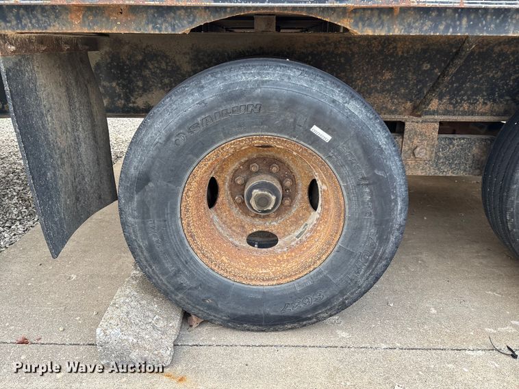 image for item FI1665 2000 Loadmaster equipment trailer