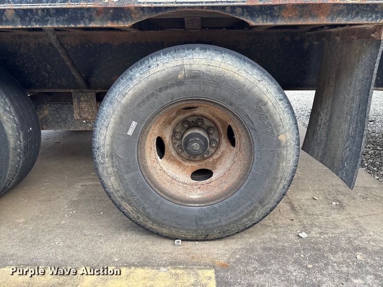 image for item FI1665 2000 Loadmaster equipment trailer