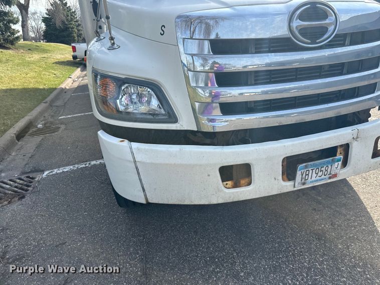 image for item FK0013 2012 Hino 238 box truck