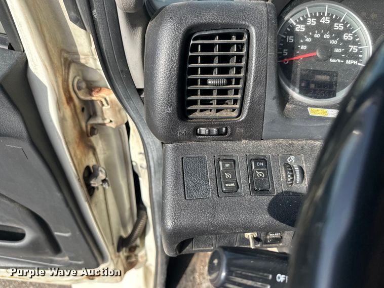 image for item FK0013 2012 Hino 238 box truck