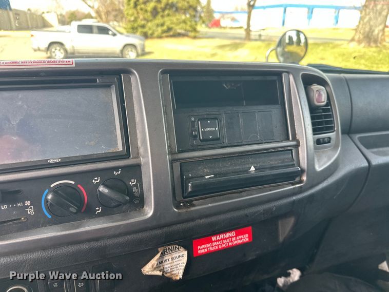 image for item FK0013 2012 Hino 238 box truck