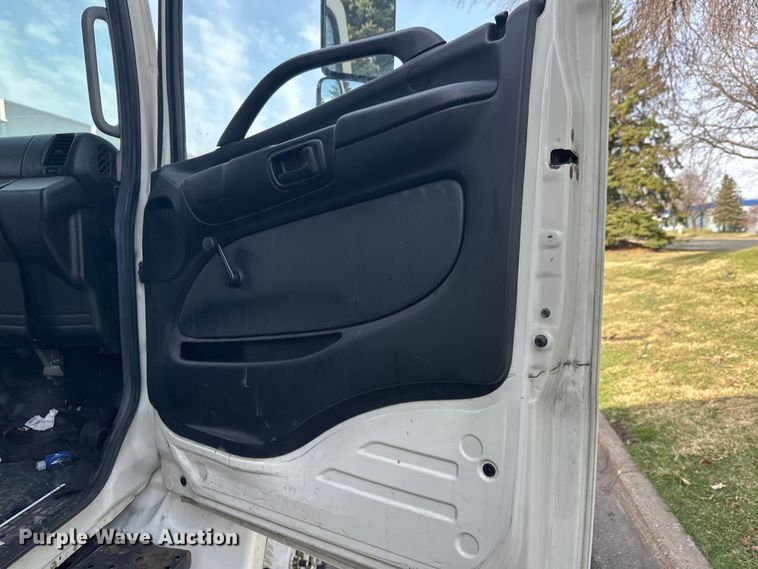 image for item FK0013 2012 Hino 238 box truck