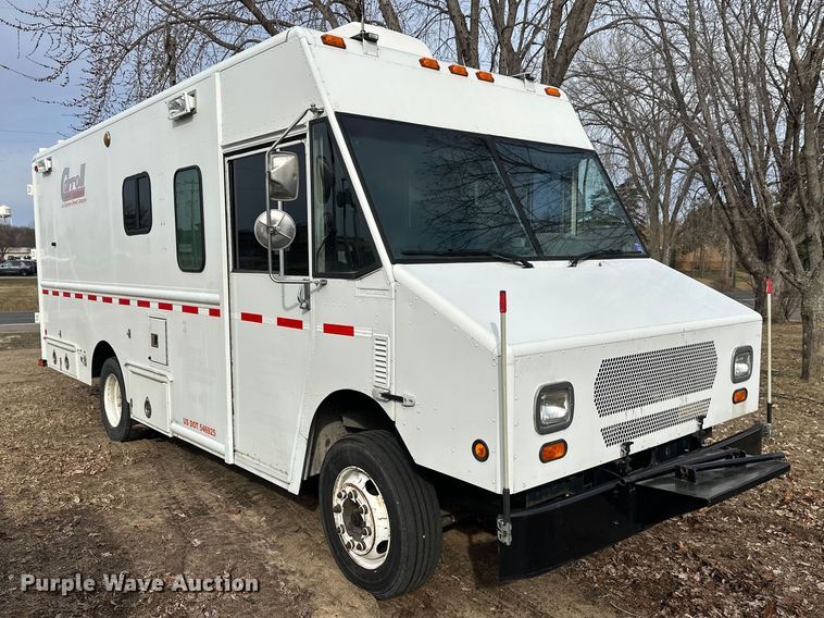 image for item FK0014 2008 Workhorse W62 delivery truck