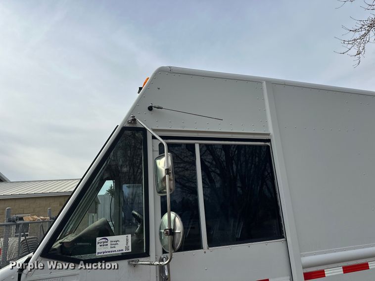 image for item FK0014 2008 Workhorse W62 delivery truck