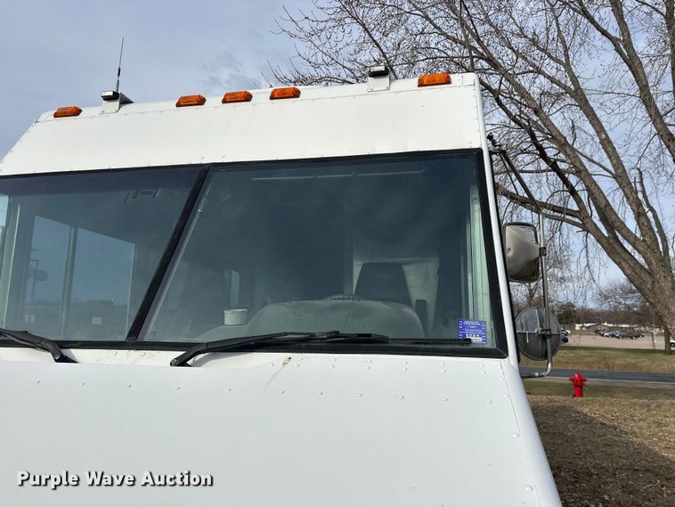 image for item FK0014 2008 Workhorse W62 delivery truck