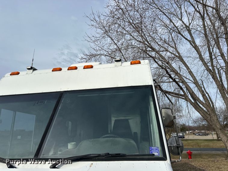 image for item FK0014 2008 Workhorse W62 delivery truck