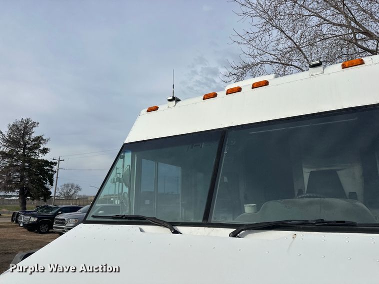 image for item FK0014 2008 Workhorse W62 delivery truck