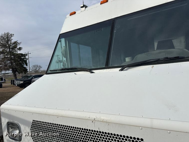 image for item FK0014 2008 Workhorse W62 delivery truck