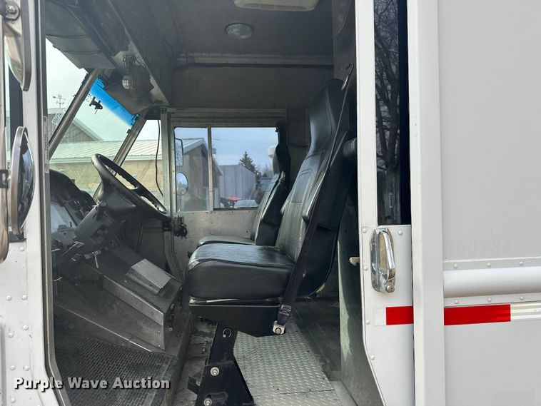 image for item FK0014 2008 Workhorse W62 delivery truck