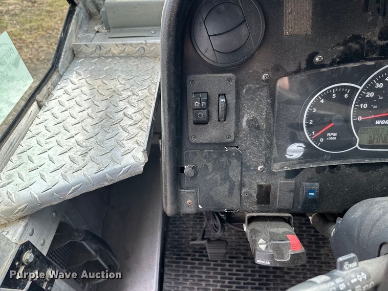 image for item FK0014 2008 Workhorse W62 delivery truck