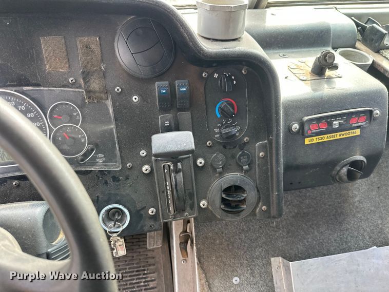 image for item FK0014 2008 Workhorse W62 delivery truck