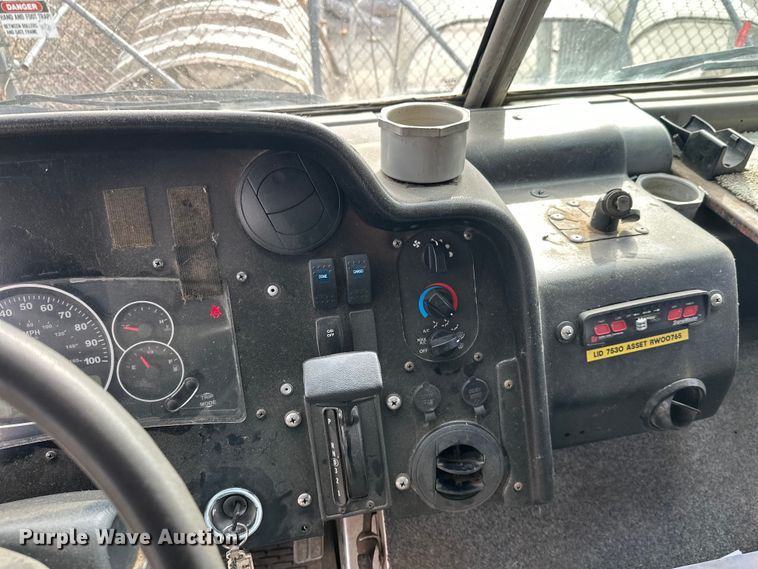 image for item FK0014 2008 Workhorse W62 delivery truck