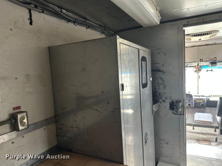 image for item FK0014 2008 Workhorse W62 delivery truck