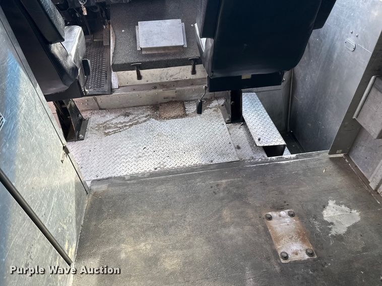 image for item FK0014 2008 Workhorse W62 delivery truck