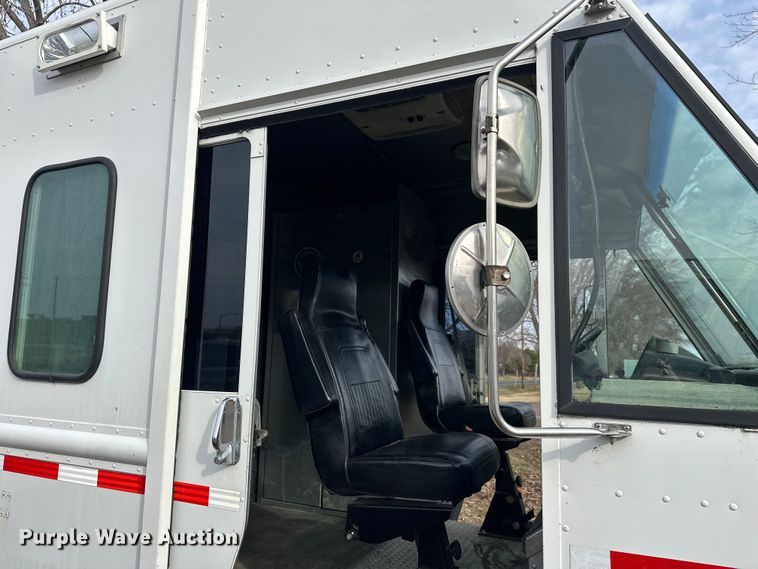 image for item FK0014 2008 Workhorse W62 delivery truck