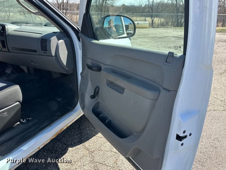 image for item FK0015 2011 Chevrolet Silverado 1500 pickup truck